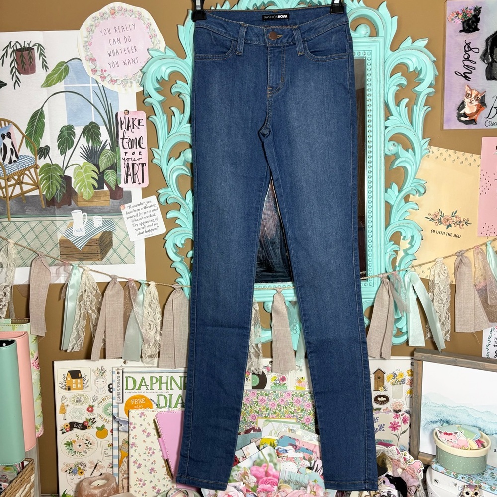 Fashion Nova Classic Mid Rise Skinny Denim Blue Jeans Women’s Sz.0 (W23) Casual